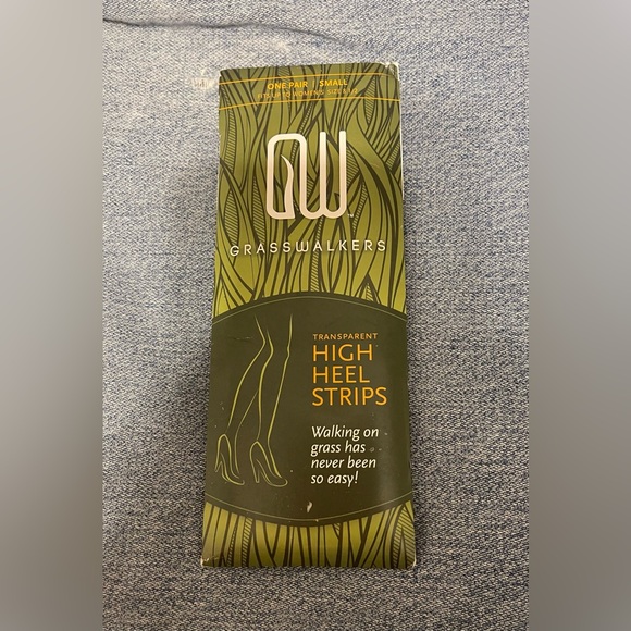1 PAIR GRASS WALKERS SIZE SMALL STRIPS FOR THE BOTTOM OF HIGH HEELS - Picture 1 of 2